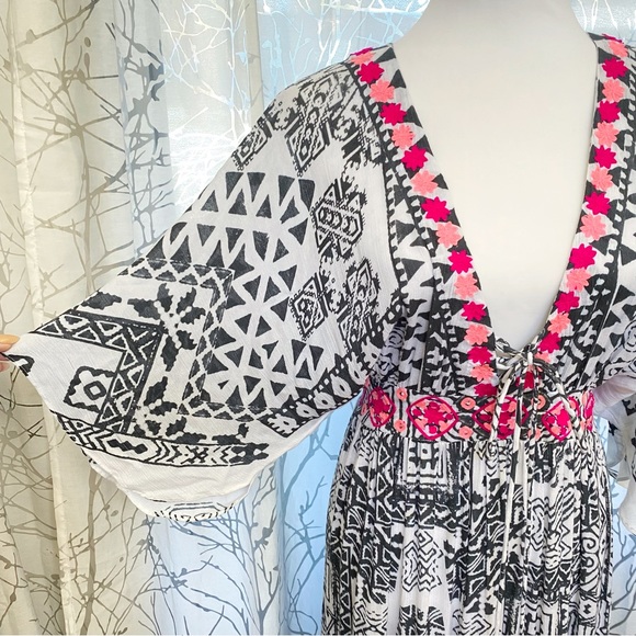 Hemant & Nandita black white pink print lace up v-neck wide sleeve maxi dress - Picture 3 of 12